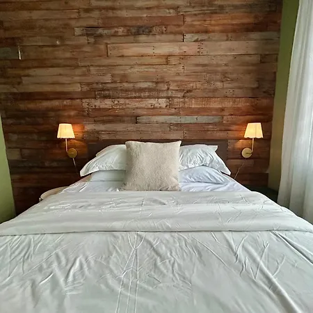 Isla Verde By The Beach Guest House-2